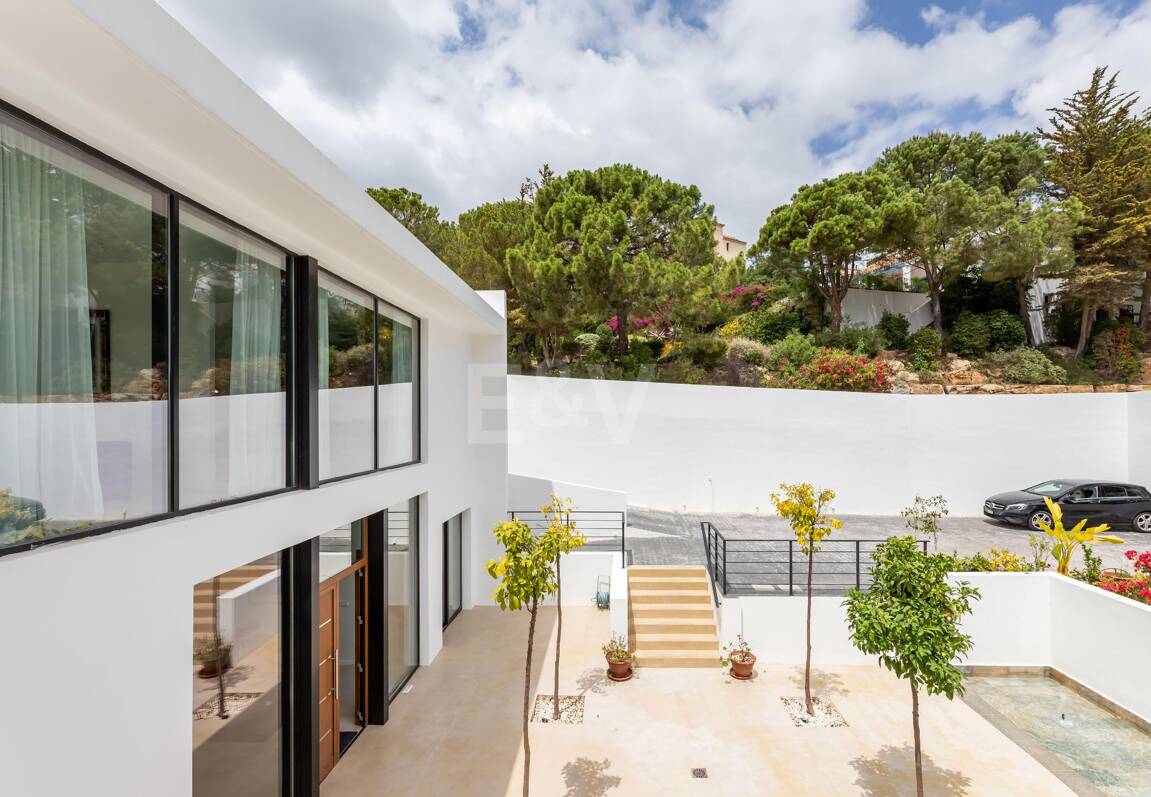 Exceptional Modern Villa with Privacy, Nature & Panoramic Views