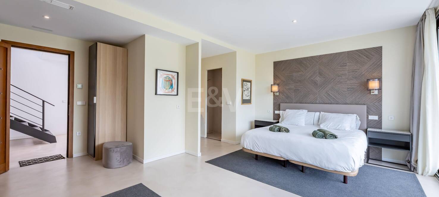 Exceptional Modern Villa with Privacy, Nature & Panoramic Views
