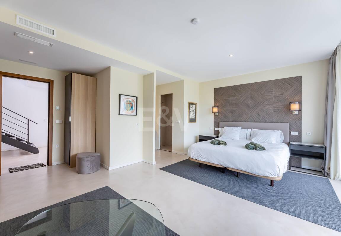 Exceptional Modern Villa with Privacy, Nature & Panoramic Views