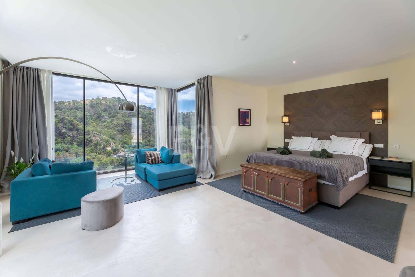 Exceptional Modern Villa with Privacy, Nature & Panoramic Views