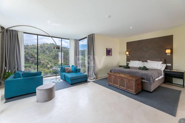 Exceptional Modern Villa with Privacy, Nature & Panoramic Views