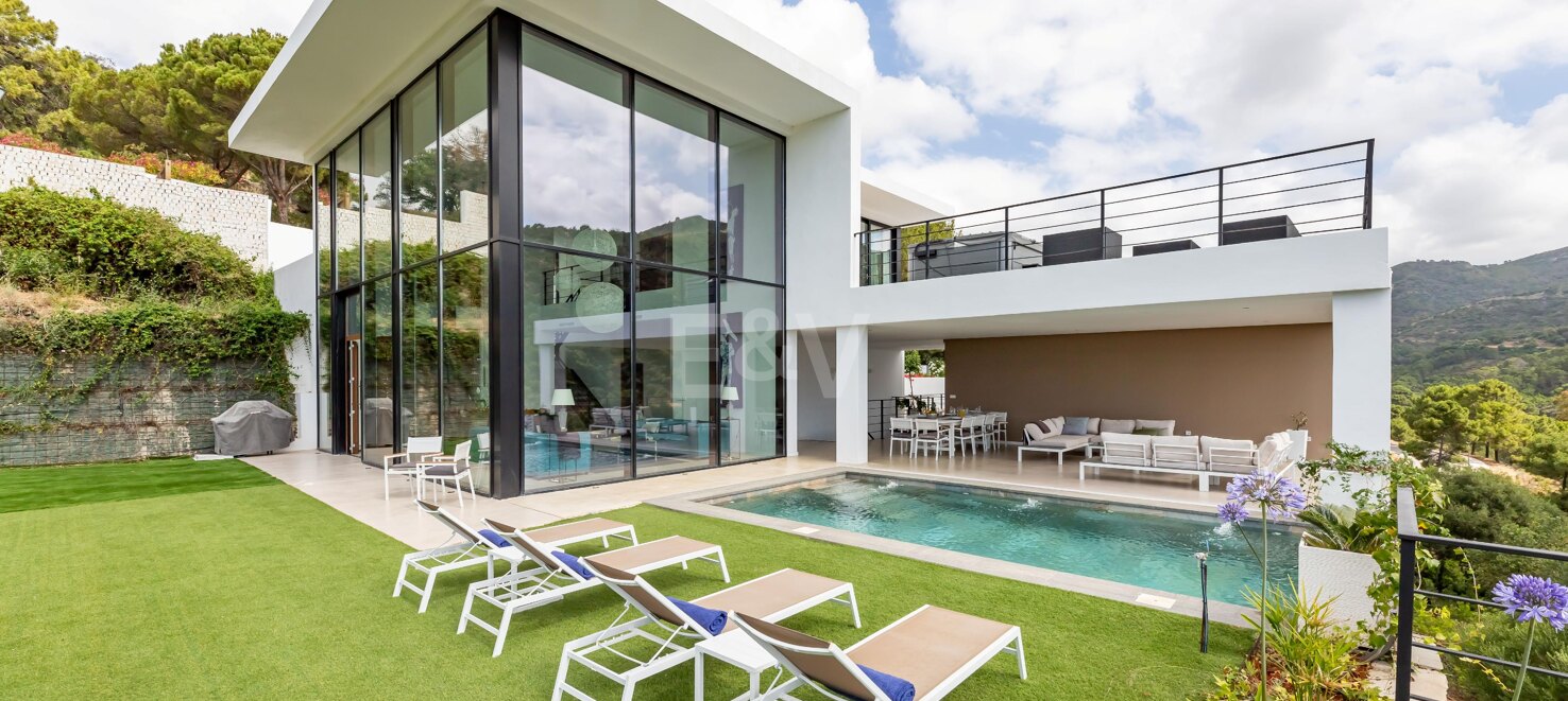 Außergewöhnliche moderne Villa mit Privatsphäre, Natur & Panoramablick