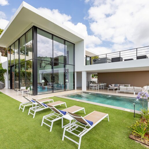 Außergewöhnliche moderne Villa mit Privatsphäre, Natur & Panoramablick