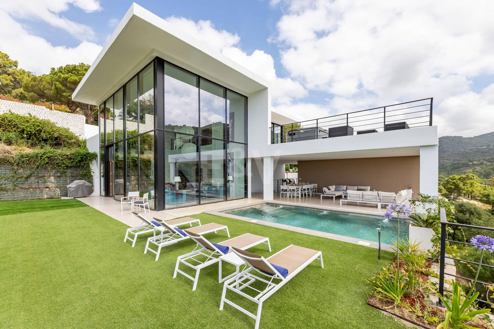 Exceptional Modern Villa with Privacy, Nature & Panoramic Views