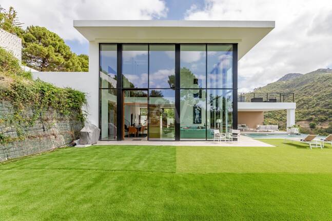 Exceptional Modern Villa with Privacy, Nature & Panoramic Views