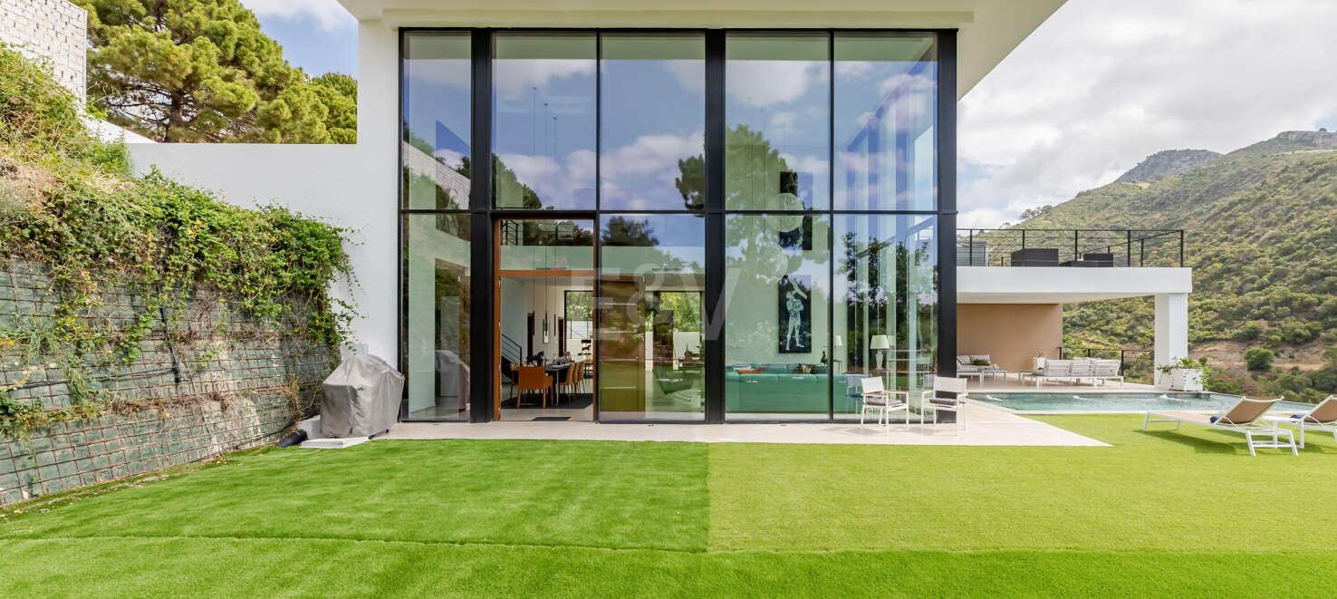 Außergewöhnliche moderne Villa mit Privatsphäre, Natur & Panoramablick