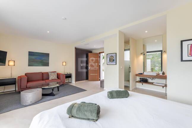 Exceptional Modern Villa with Privacy, Nature & Panoramic Views