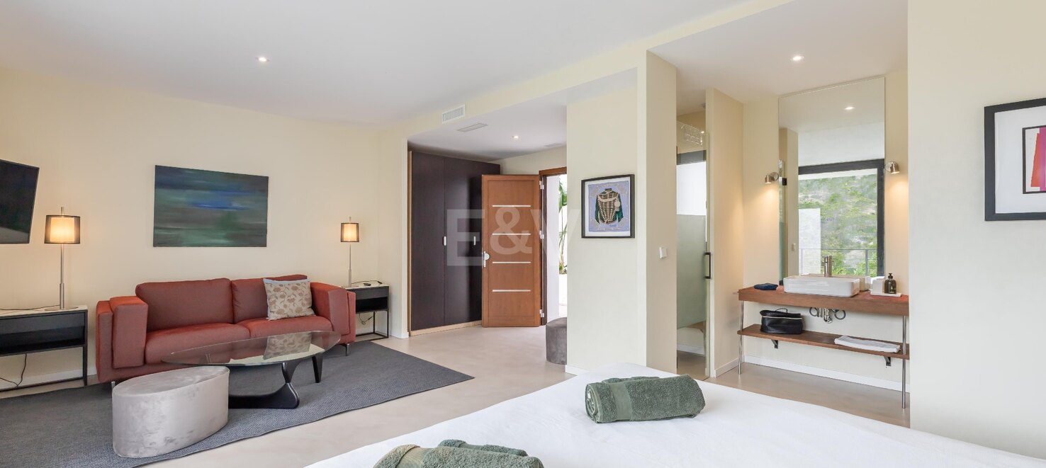 Außergewöhnliche moderne Villa mit Privatsphäre, Natur & Panoramablick