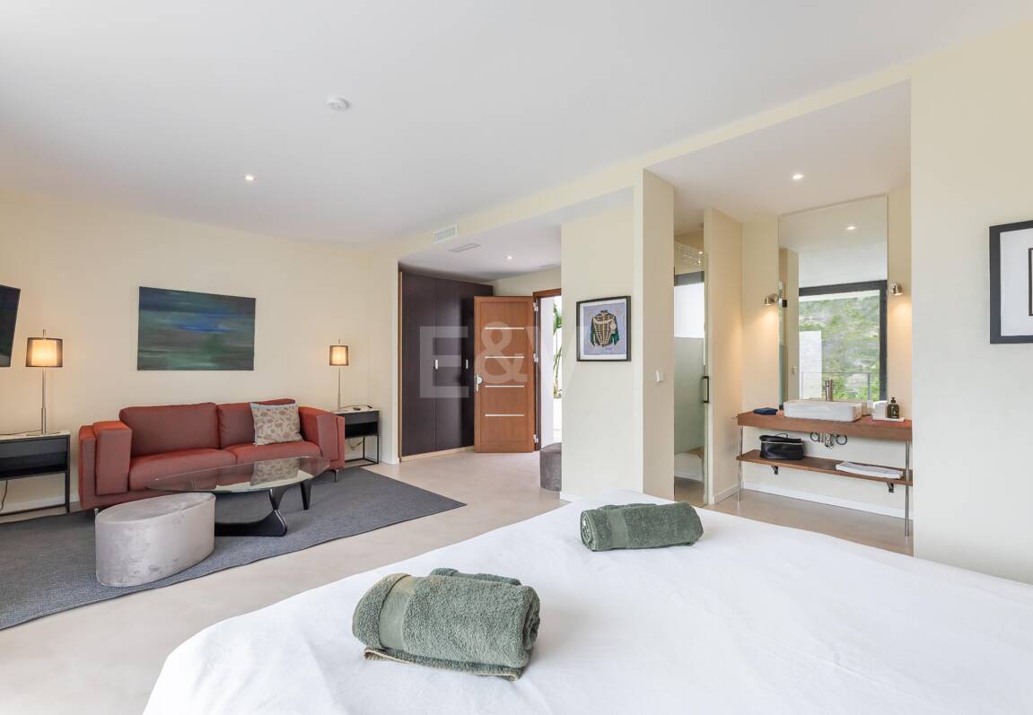 Exceptional Modern Villa with Privacy, Nature & Panoramic Views