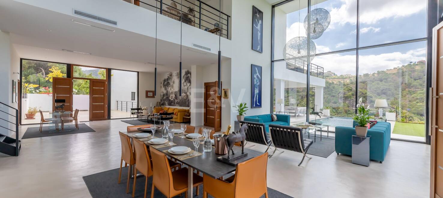 Exceptional Modern Villa with Privacy, Nature & Panoramic Views
