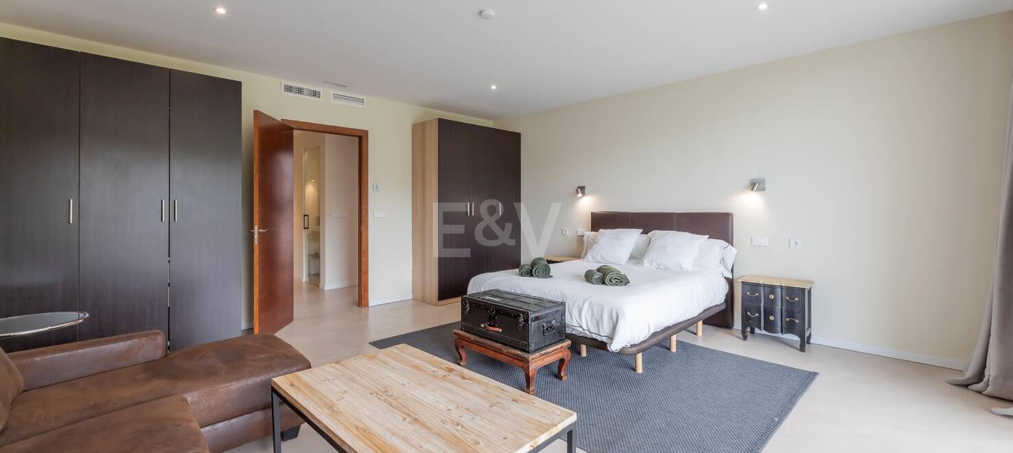 Exceptional Modern Villa with Privacy, Nature & Panoramic Views