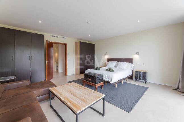 Exceptional Modern Villa with Privacy, Nature & Panoramic Views