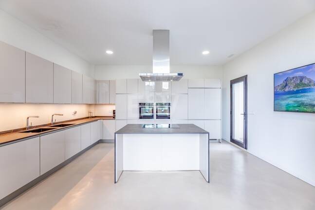 Exceptional Modern Villa with Privacy, Nature & Panoramic Views