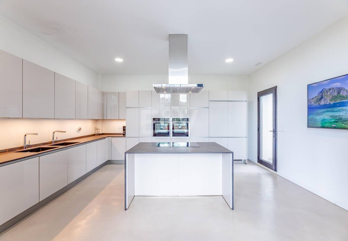 Exceptional Modern Villa with Privacy, Nature & Panoramic Views