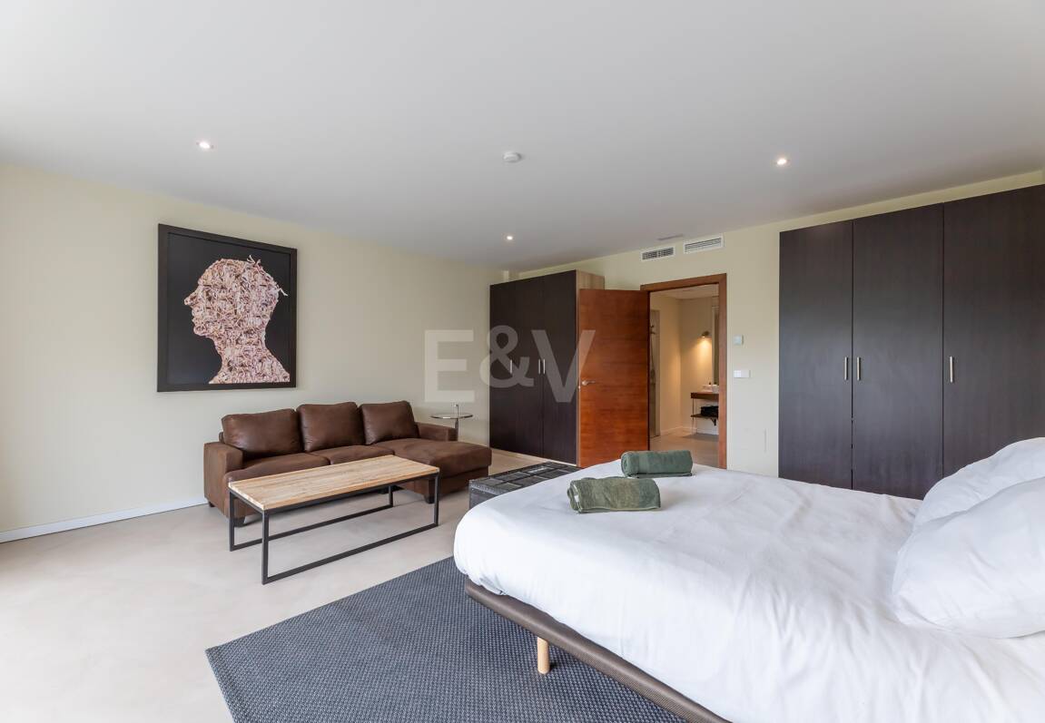 Exceptional Modern Villa with Privacy, Nature & Panoramic Views