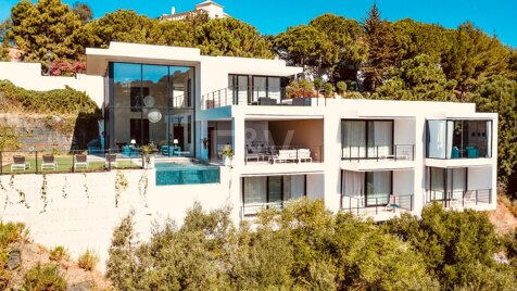 Exceptionell modern villa med integritet, natur och panorama Utsikt