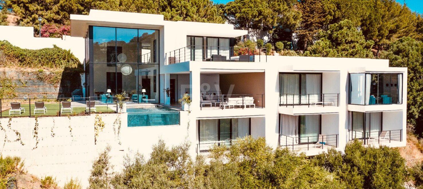 Außergewöhnliche moderne Villa mit Privatsphäre, Natur & Panoramablick