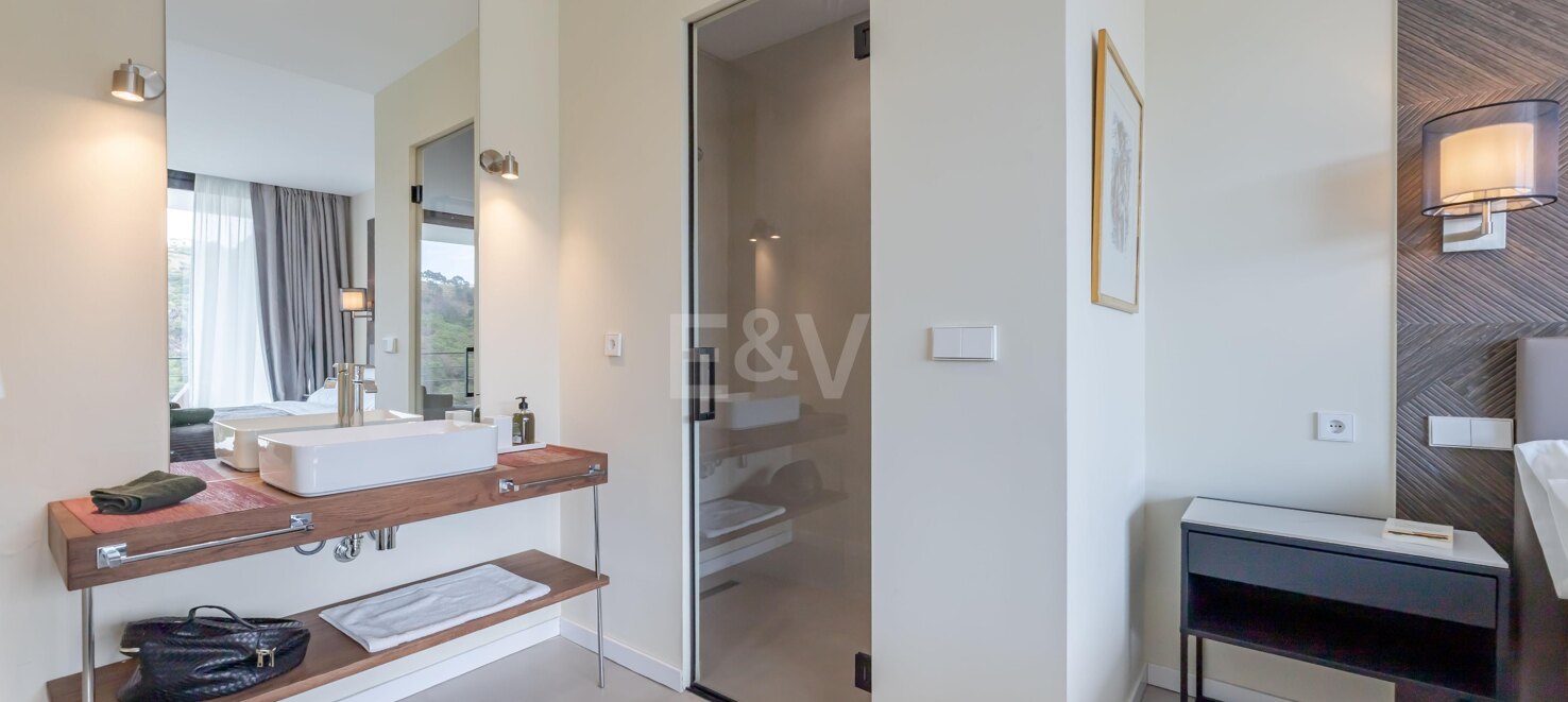 Außergewöhnliche moderne Villa mit Privatsphäre, Natur & Panoramablick