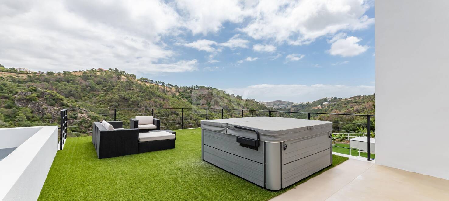 Exceptional Modern Villa with Privacy, Nature & Panoramic Views