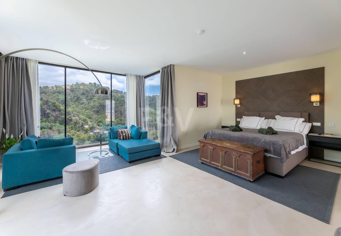 Exceptional Modern Villa with Privacy, Nature & Panoramic Views