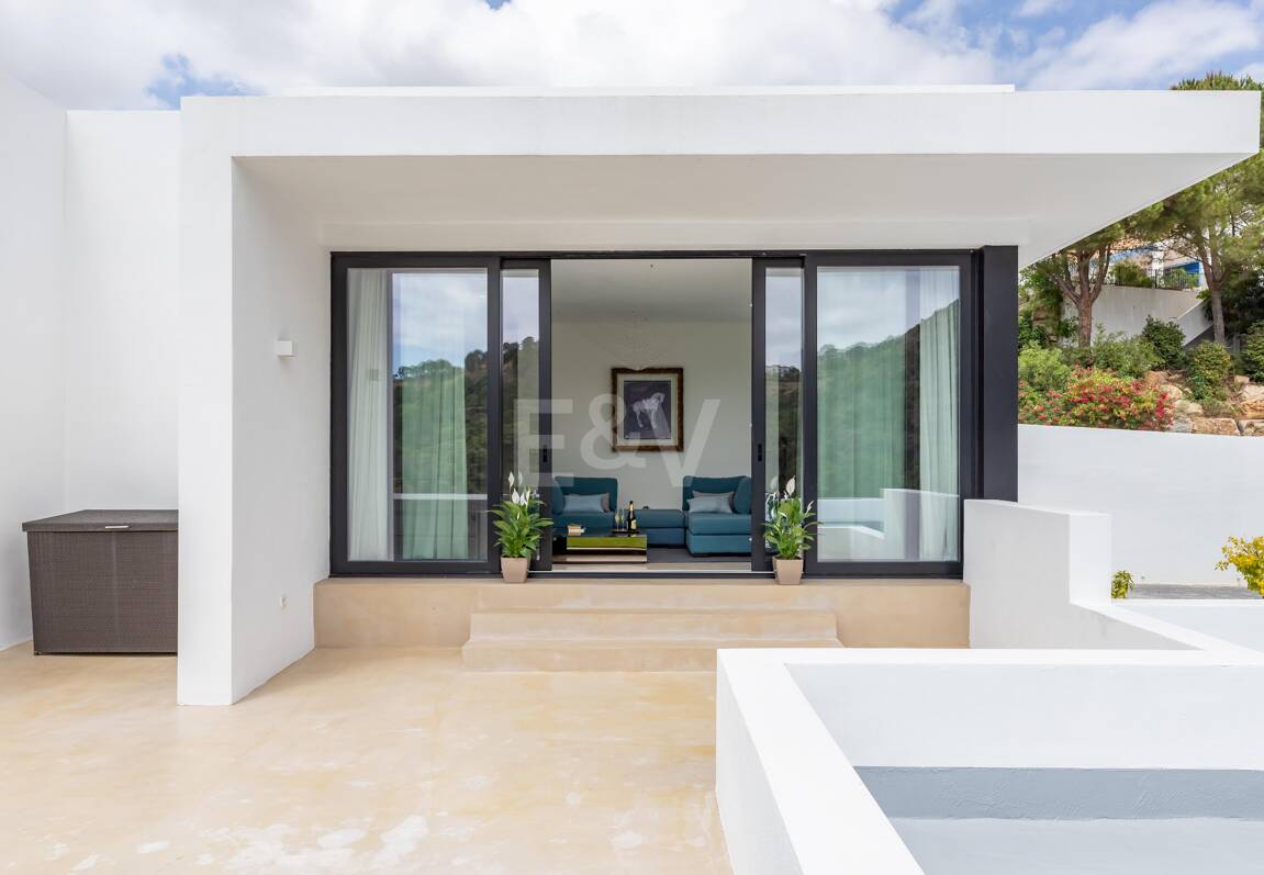 Exceptional Modern Villa with Privacy, Nature & Panoramic Views