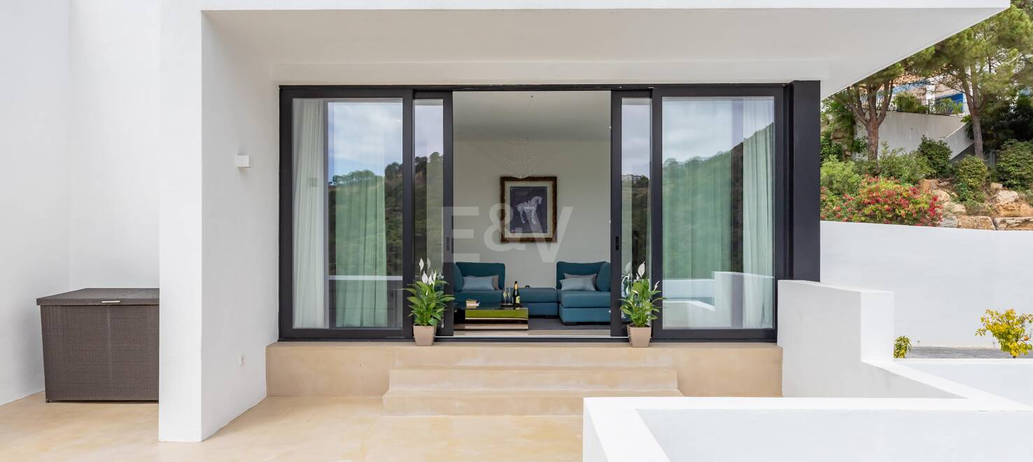 Exceptional Modern Villa with Privacy, Nature & Panoramic Views
