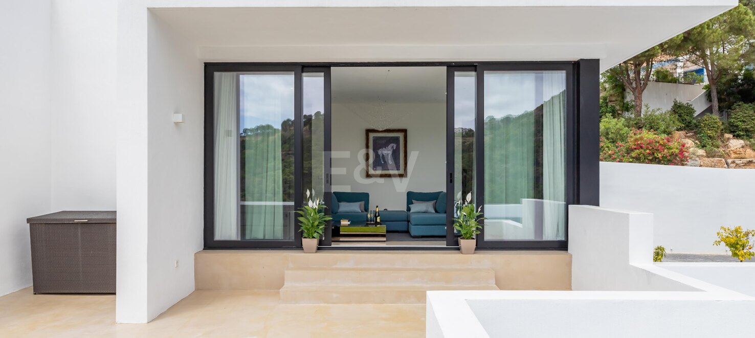 Außergewöhnliche moderne Villa mit Privatsphäre, Natur & Panoramablick