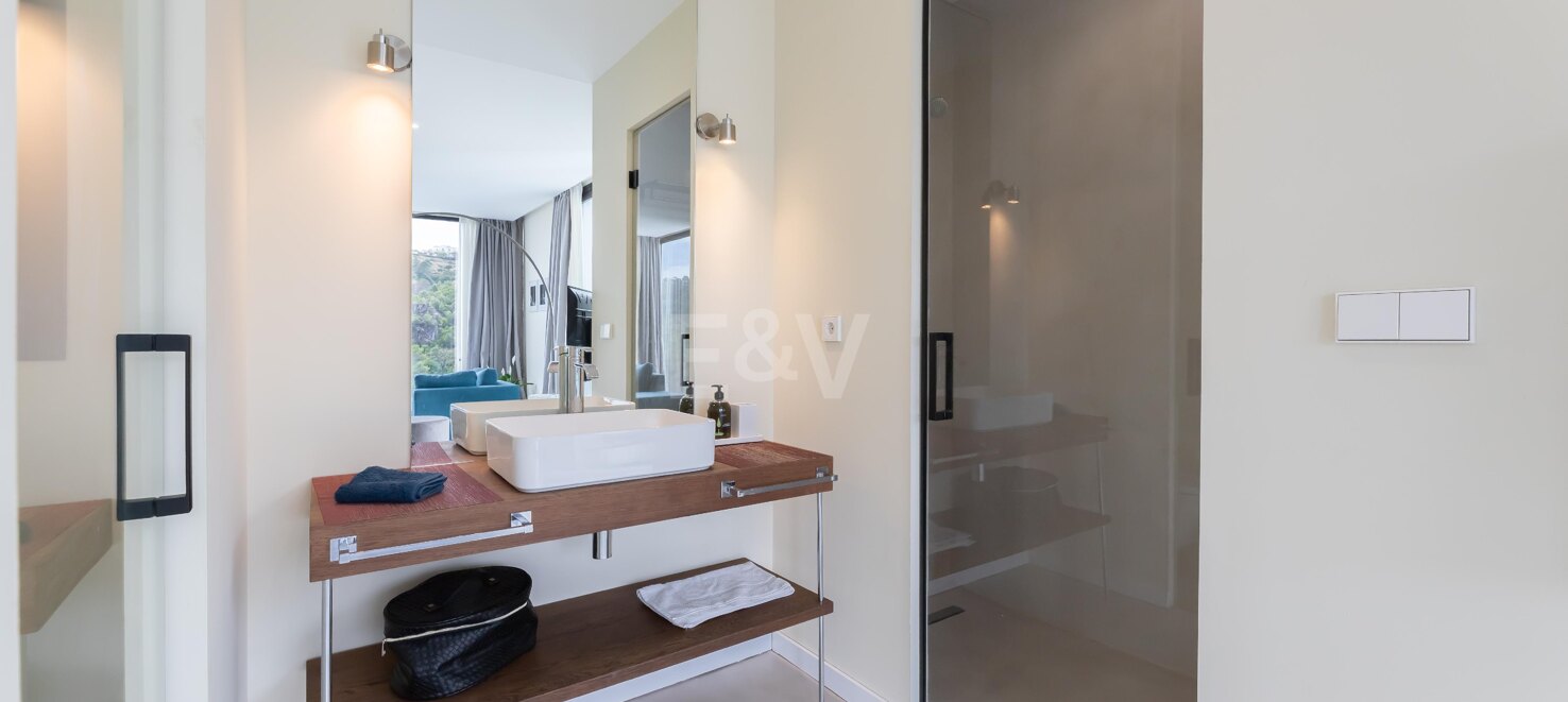 Außergewöhnliche moderne Villa mit Privatsphäre, Natur & Panoramablick