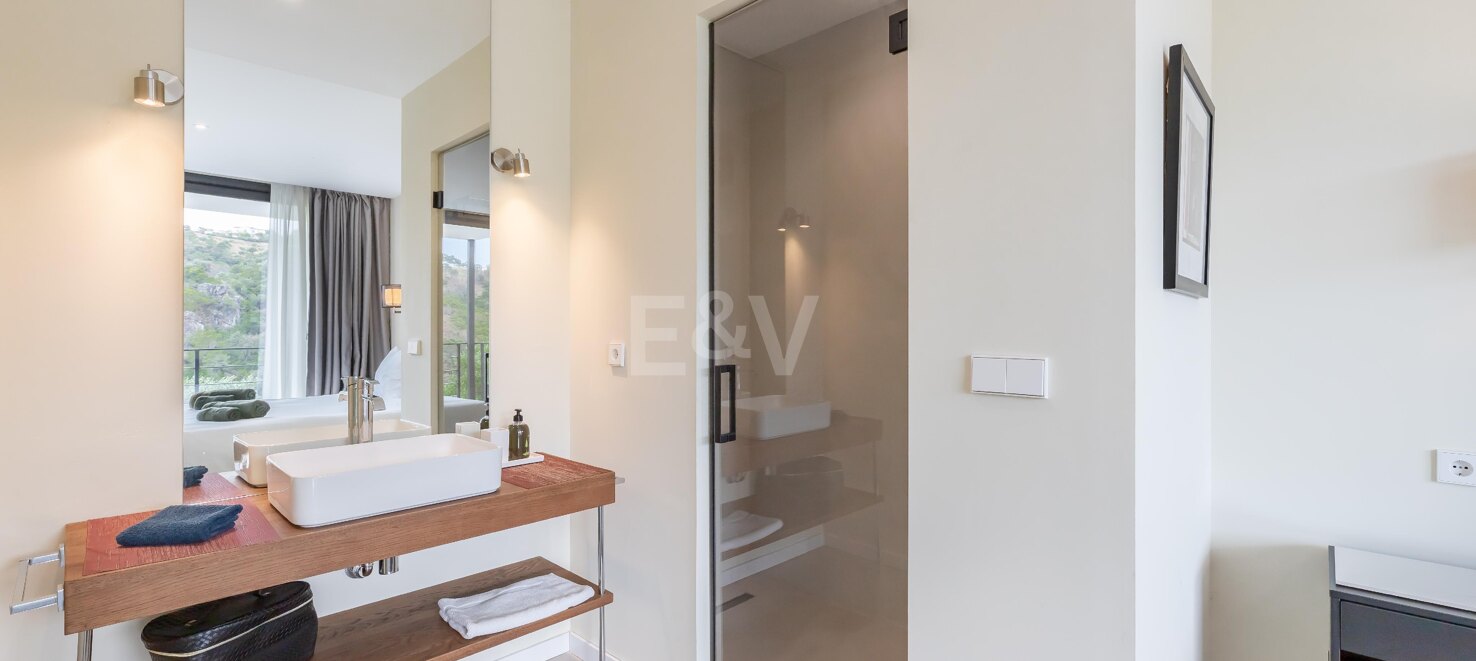 Außergewöhnliche moderne Villa mit Privatsphäre, Natur & Panoramablick