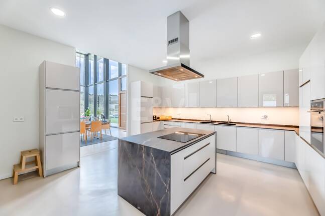 Exceptional Modern Villa with Privacy, Nature & Panoramic Views