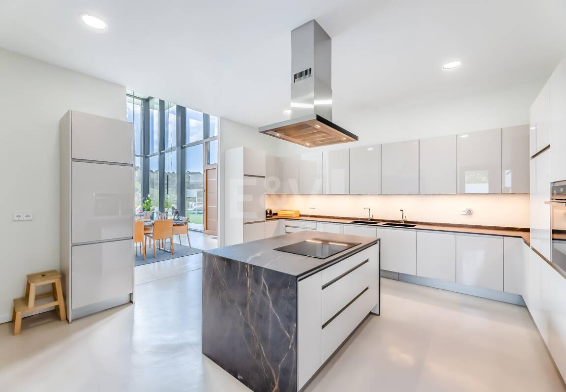 Exceptional Modern Villa with Privacy, Nature & Panoramic Views