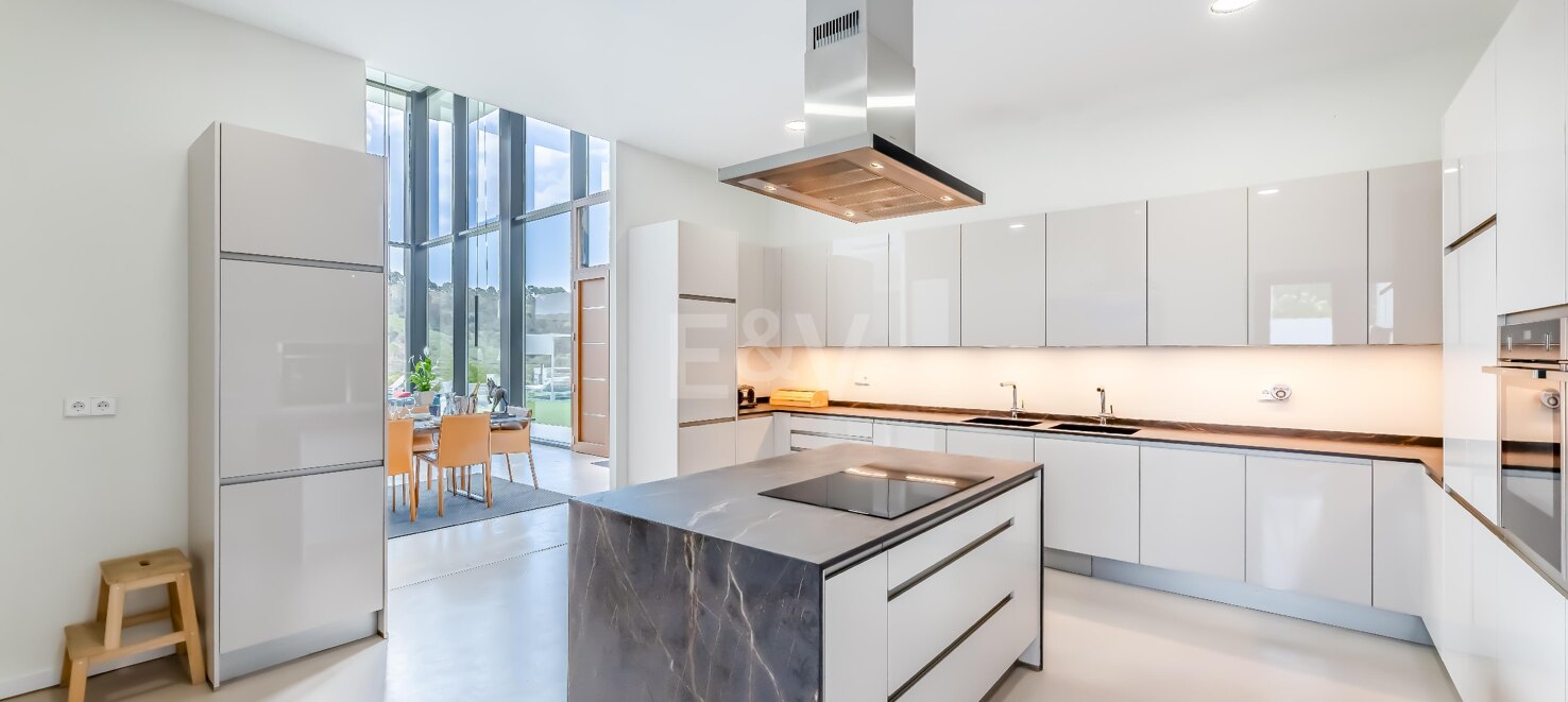 Außergewöhnliche moderne Villa mit Privatsphäre, Natur & Panoramablick