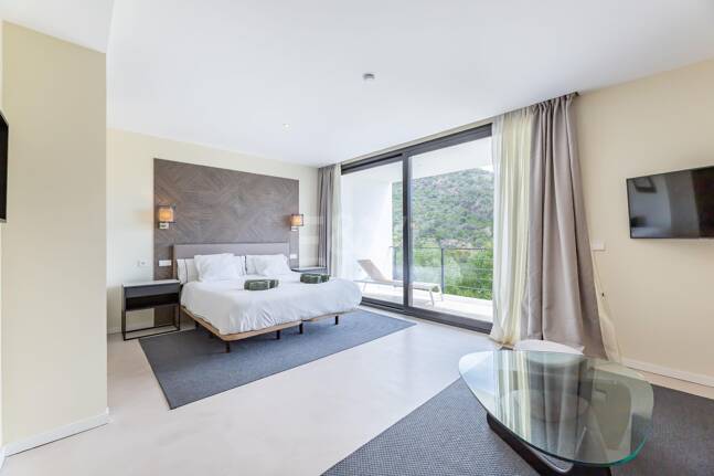 Exceptional Modern Villa with Privacy, Nature & Panoramic Views