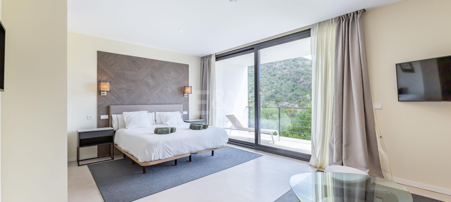 Außergewöhnliche moderne Villa mit Privatsphäre, Natur & Panoramablick