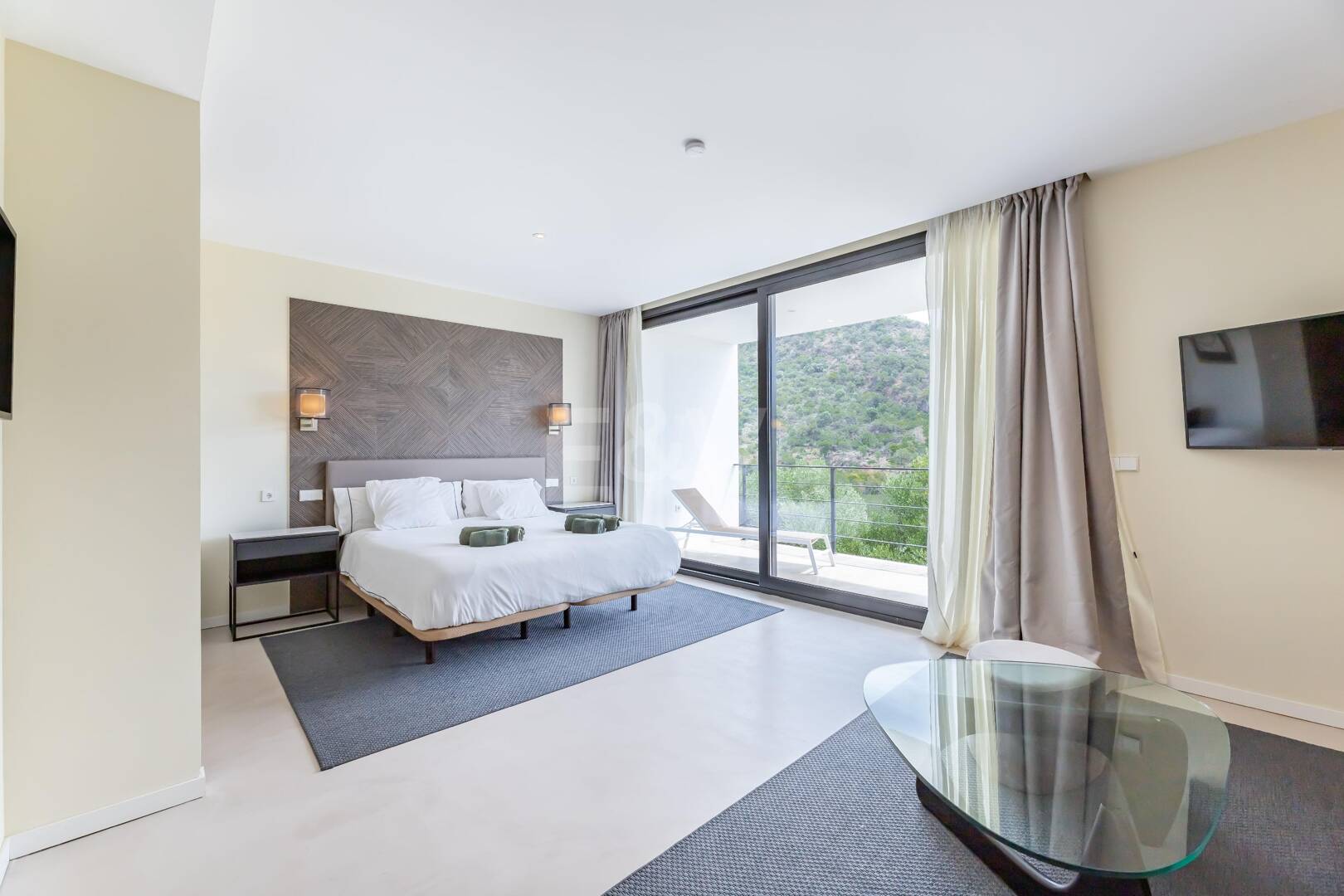 Excepcional villa moderna con privacidad, naturaleza y vistas panorámicas