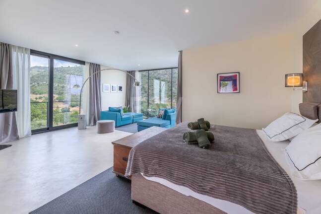 Exceptional Modern Villa with Privacy, Nature & Panoramic Views