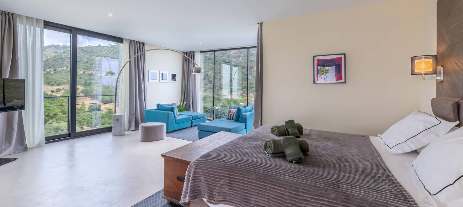 Exceptional Modern Villa with Privacy, Nature & Panoramic Views