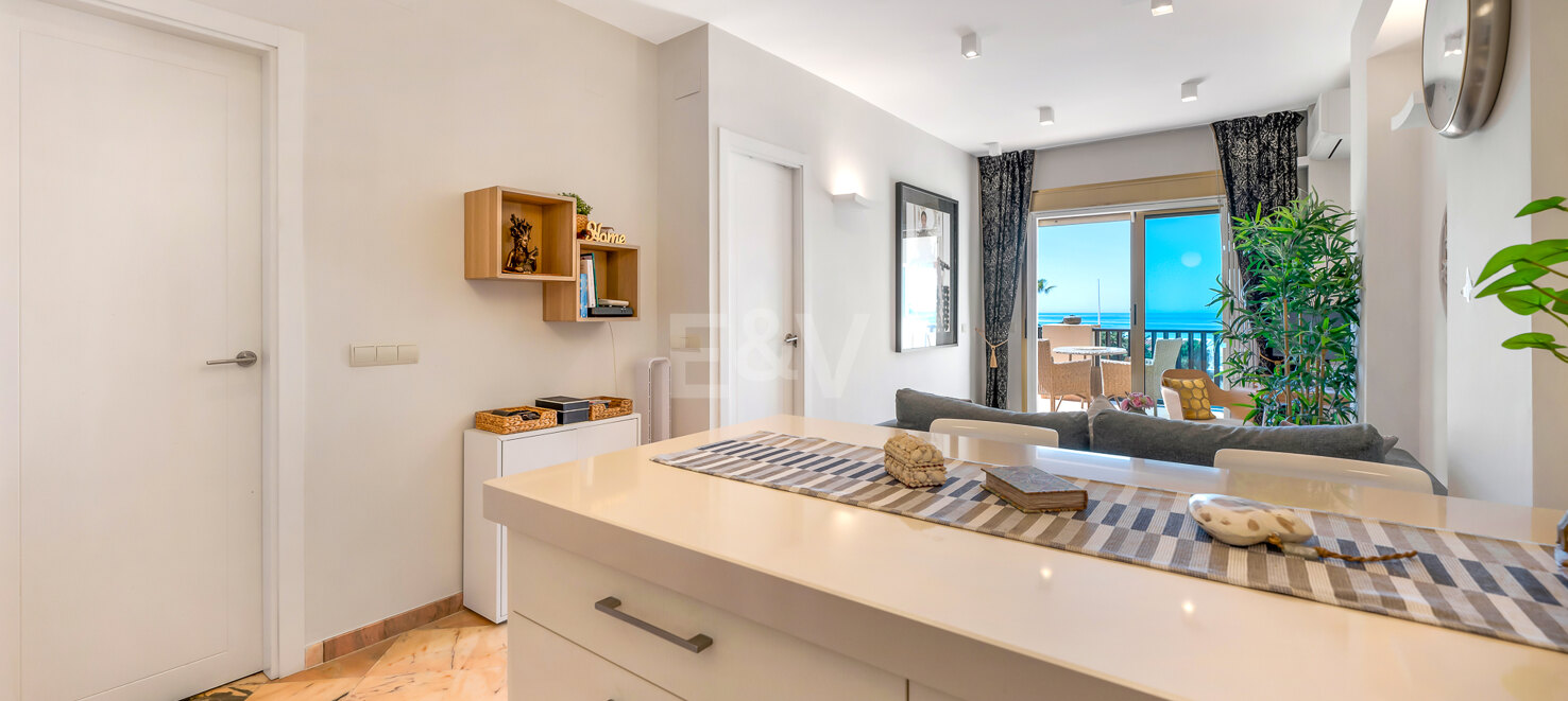 Exklusiv Beachfront Lägenhet med fantastiskt Medelhav Utsikt