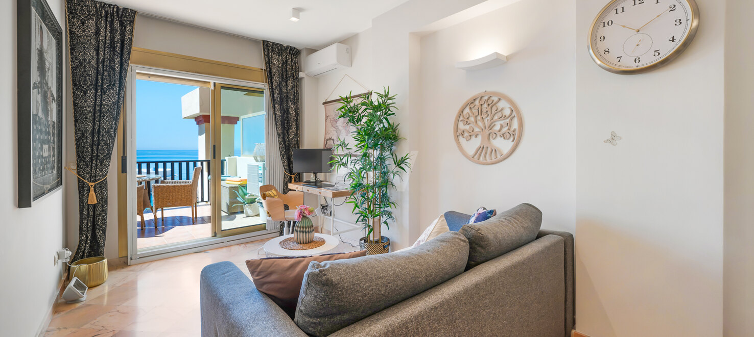 Exklusiv Beachfront Lägenhet med fantastiskt Medelhav Utsikt