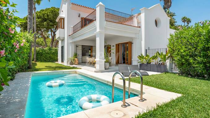 Stylish South-Facing Villa i Quite Residential Area