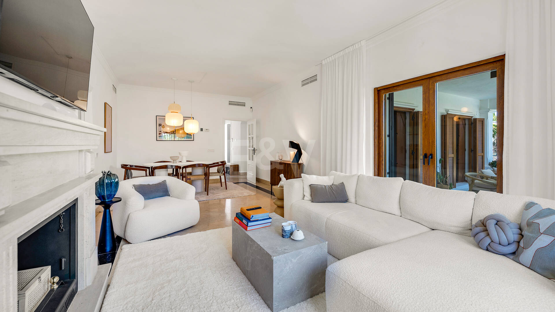 Elegant South-Facing Villa in the Prestigious Residential Area of Nagüeles