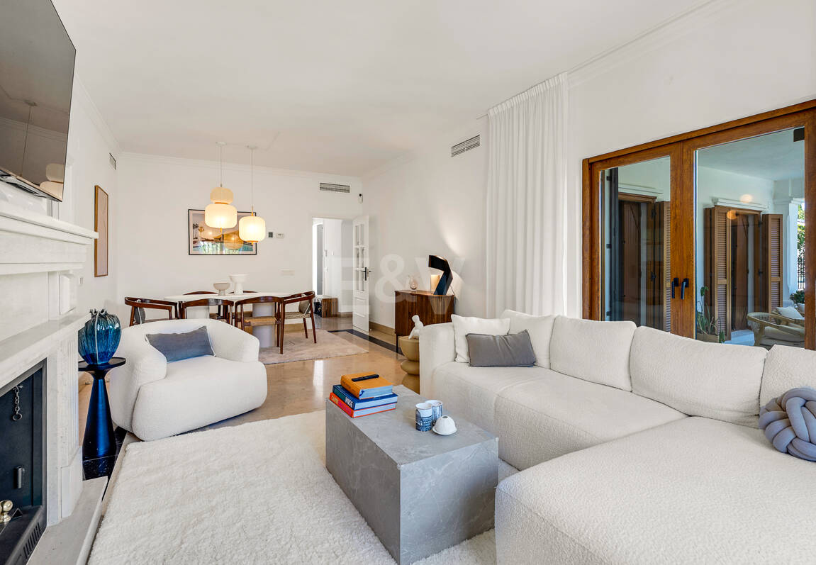 Elegant South-Facing Villa in the Prestigious Residential Area of Nagüeles