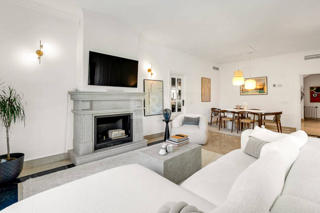 Elegant South-Facing Villa in the Prestigious Residential Area of Nagüeles