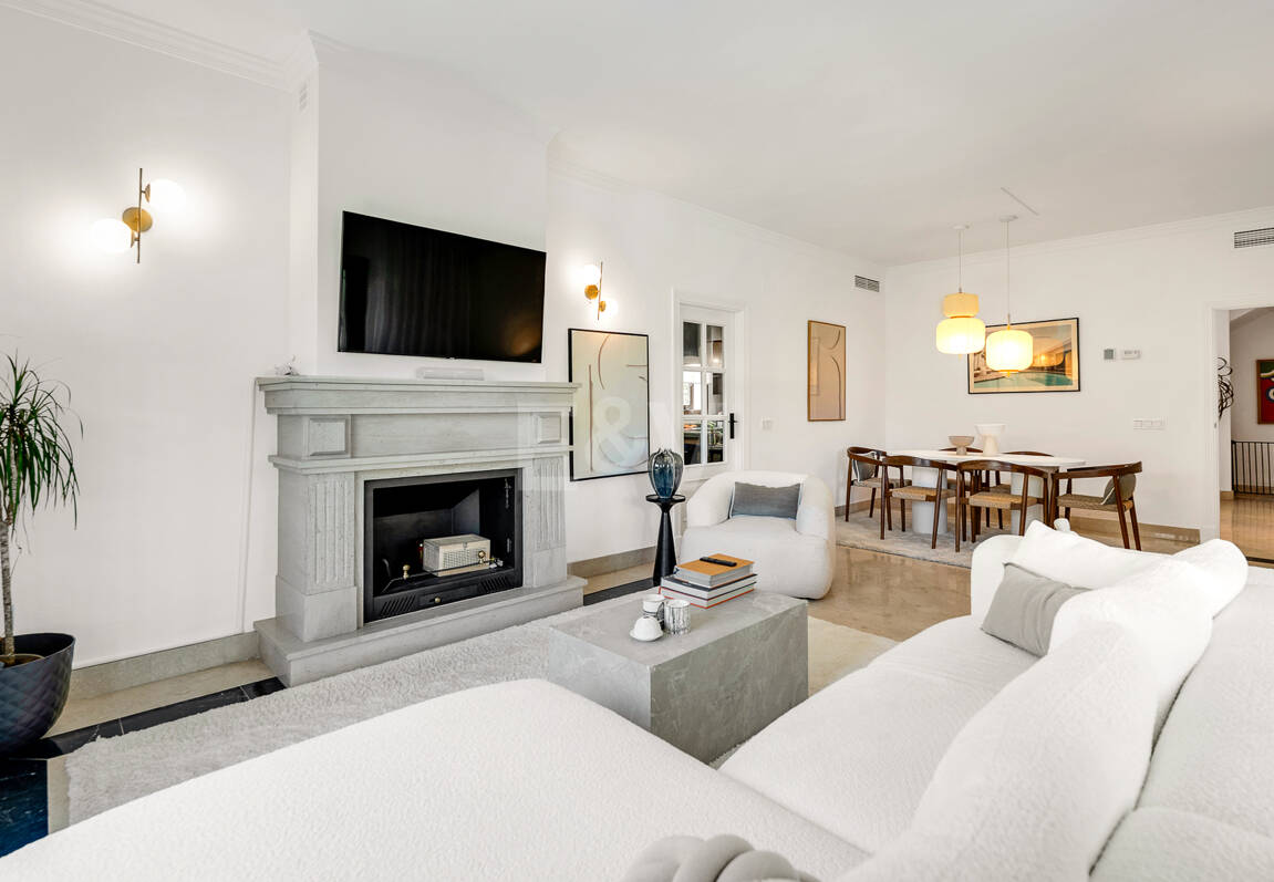 Elegant South-Facing Villa in the Prestigious Residential Area of Nagüeles