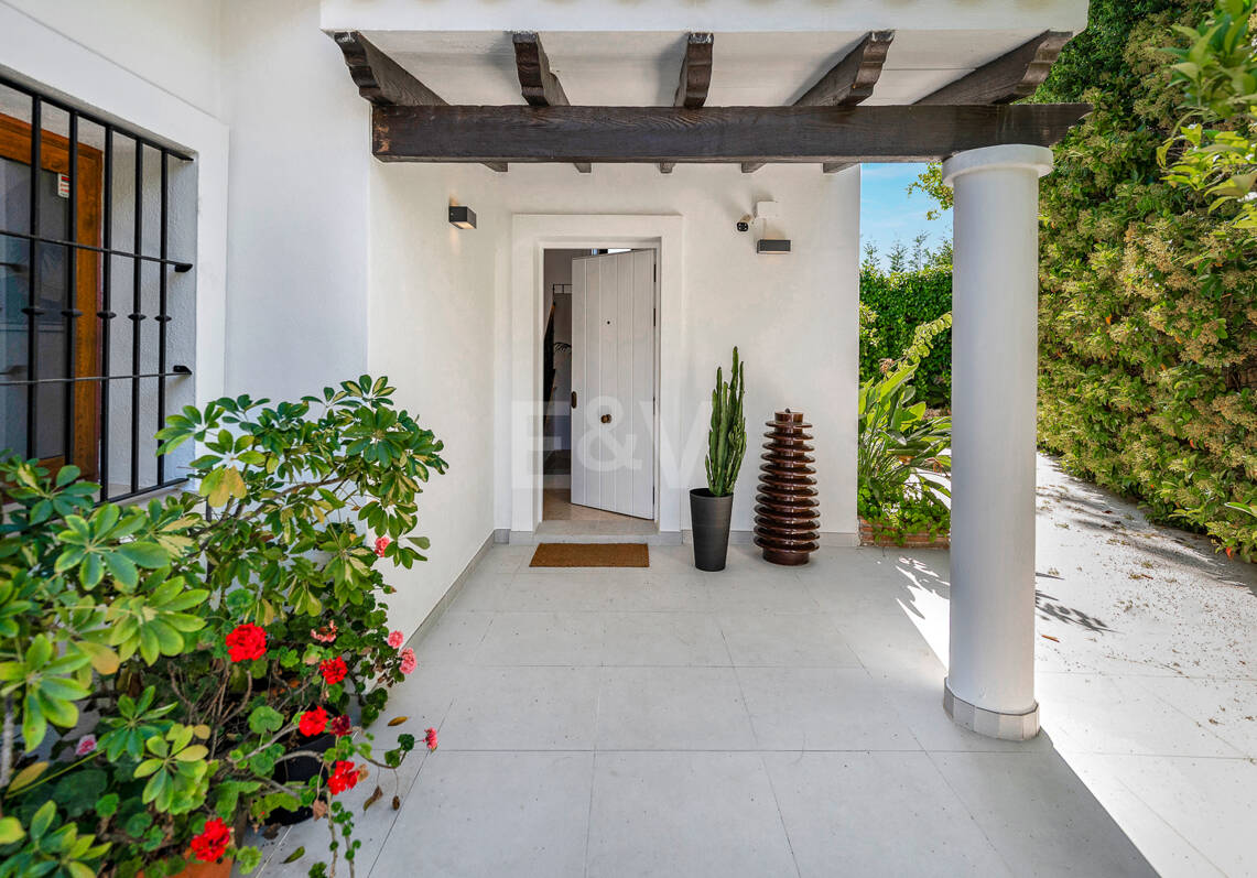 Villa élégante Sud-Facing dans un quartier assez résidentiel