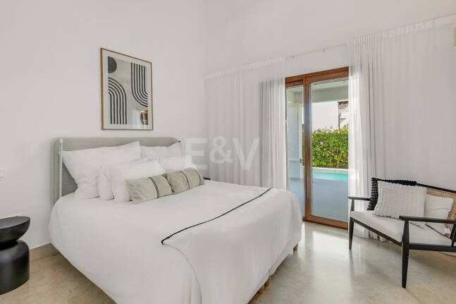 Elegant South-Facing Villa in the Prestigious Residential Area of Nagüeles