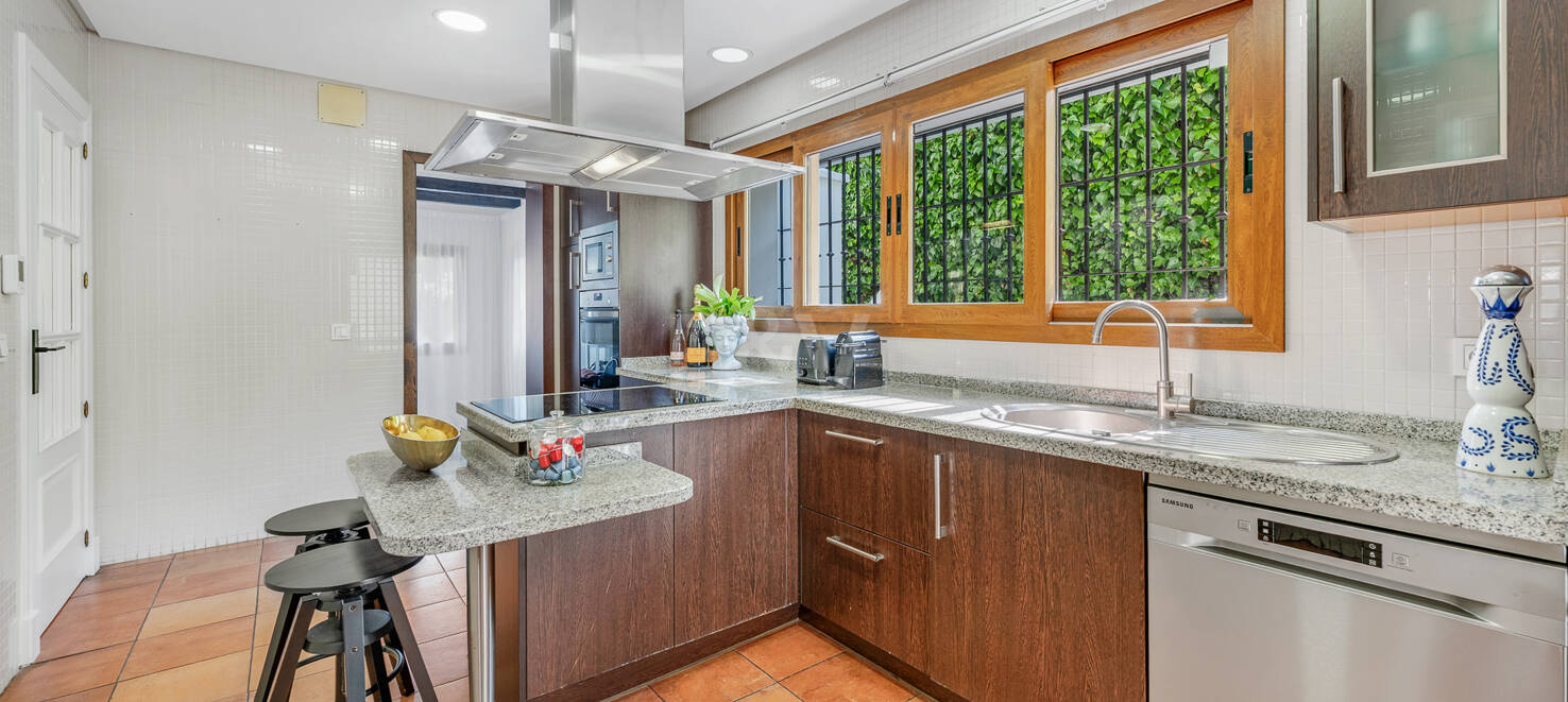 Elegante villa orientada al sur en la prestigiosa zona residencial de Nagüeles