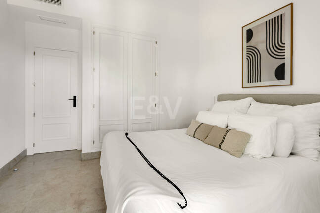 Elegant South-Facing Villa in the Prestigious Residential Area of Nagüeles