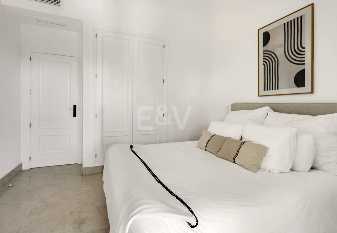 Elegant South-Facing Villa in the Prestigious Residential Area of Nagüeles