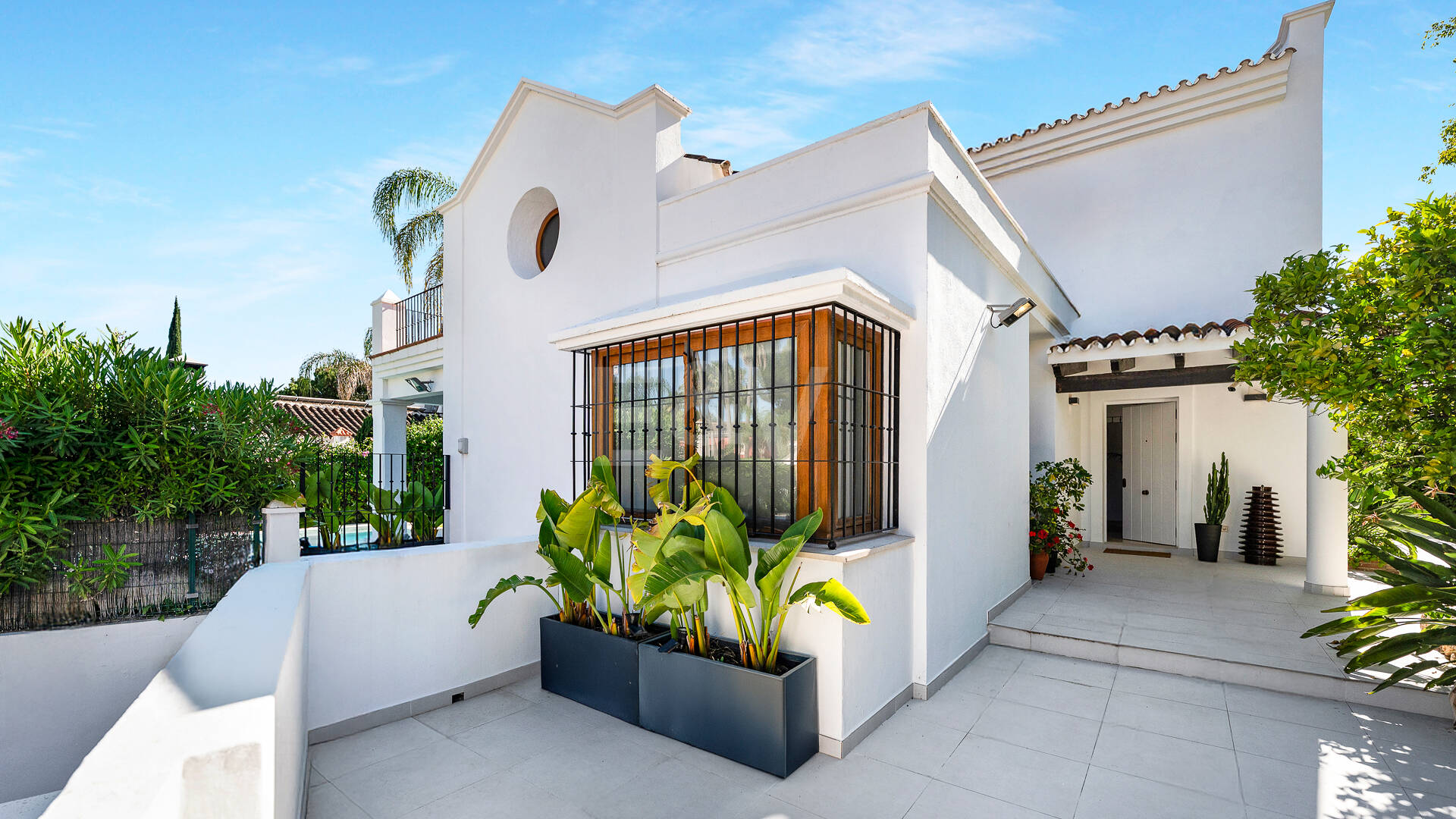 Elegant South-Facing Villa in the Prestigious Residential Area of Nagüeles